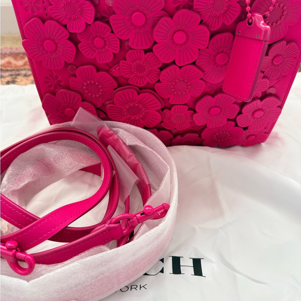 NEW Coach Rogue Tea Rose in Dragon Fruit- NWT - Picture 9 of 15